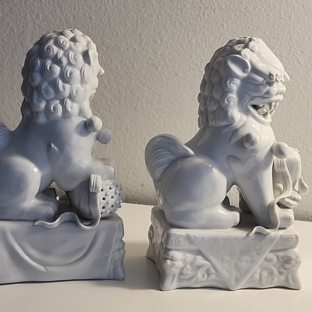 Medium Size Pair of Spectacular All White Vintage/Antique Foo Dogs. - Picture 14 of 15